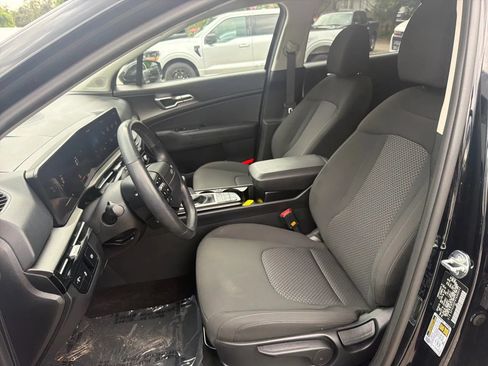 Used 2026 Kia Sportage LX FWD image 10
