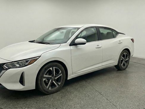 Used 2025 Nissan Sentra SV image 3