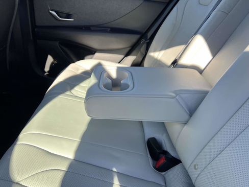 Used 2023 Hyundai Elantra Limited image 13