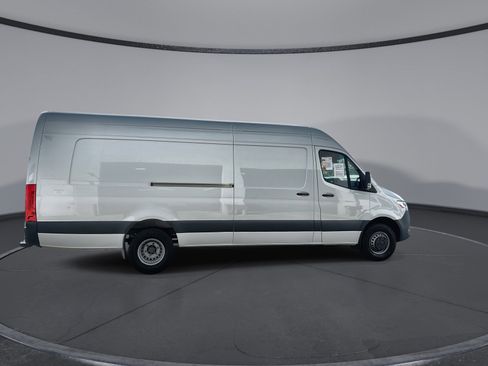 Used 2023 Mercedes-Benz Sprinter 3500 image 15
