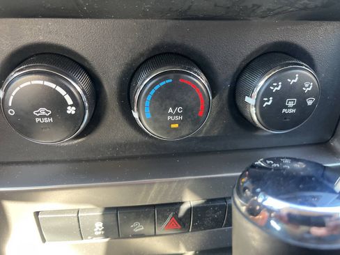 Used 2012 Jeep Liberty Sport w/ Popular Equipment Group AWD/4WD image 19
