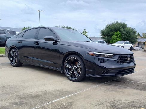 Used 2025 Honda Accord Sport image 8