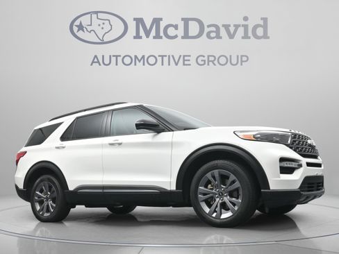 Used 2023 Ford Explorer XLT w/ Equipment Group 202A AWD/4WD image 25