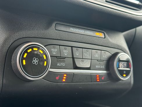 Used 2020 Ford Escape SE image 3