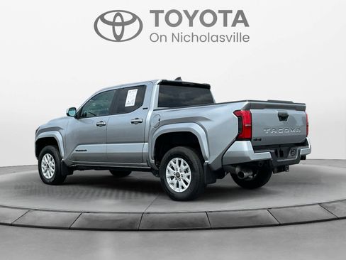 Used 2025 Toyota Tacoma SR5 AWD/4WD image 3