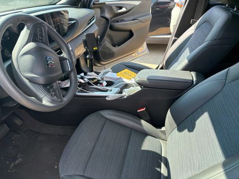 Used 2024 Buick Envista Preferred w/ Convenience II Package FWD image 5