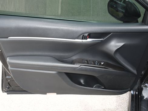 Used 2022 Toyota Camry XSE FWD image 10