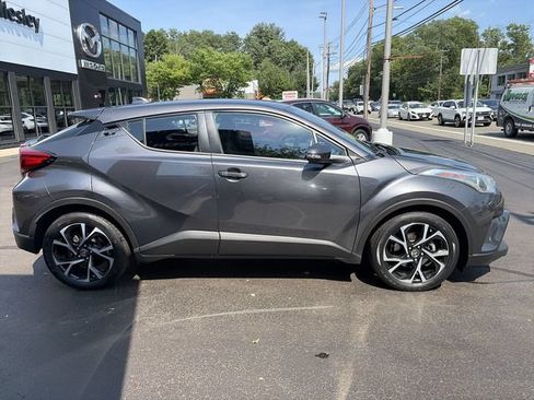 Used 2019 Toyota C-HR XLE FWD image 9