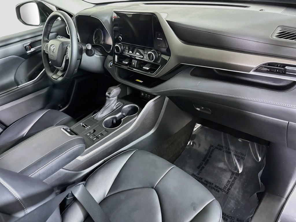 Used 2023 Toyota Highlander XLE FWD image 35