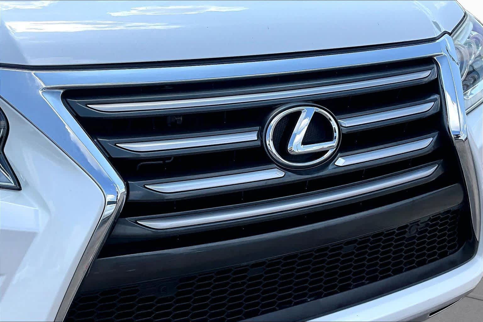 Used 2016 Lexus GX 460 w/ Premium Package AWD/4WD image 30