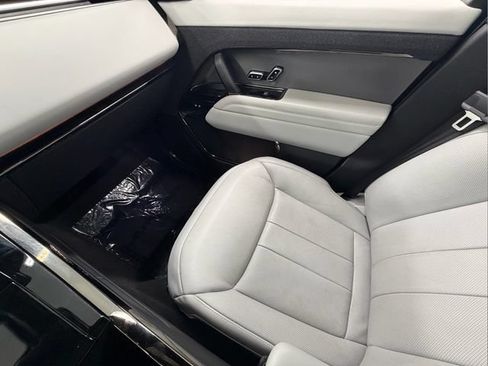 Used 2025 Land Rover Range Rover Sport SE AWD/4WD image 25