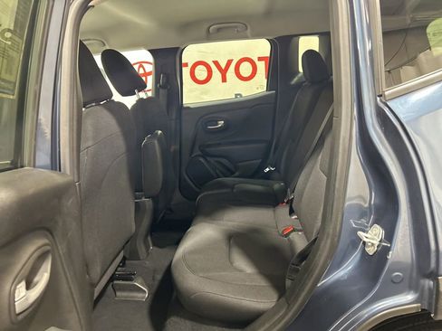 Used 2023 Jeep Renegade Latitude AWD/4WD image 18