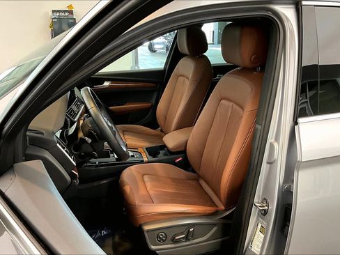 Certified 2023 Audi Q5 2.0T Premium w/ Convenience Package AWD/4WD image 8