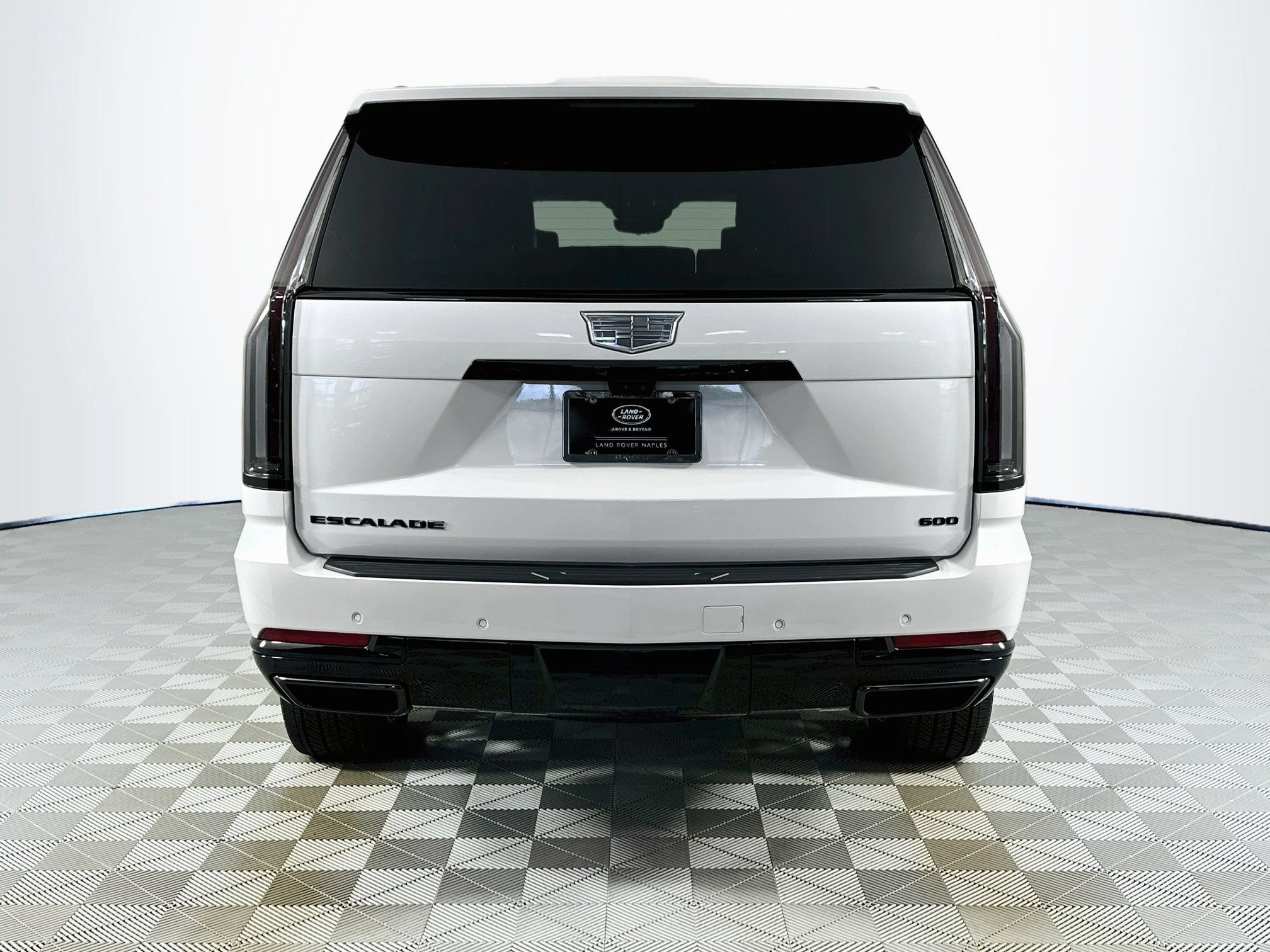 Used 2025 Cadillac Escalade Sport Platinum w/ LPO, ONYX Package AWD/4WD image 6