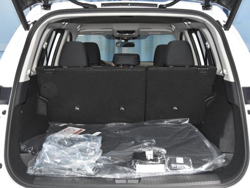 New 2026 Nissan Rogue SV w/ Cold Weather Package FWD image 24