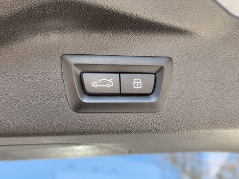 Used 2024 BMW X7 xDrive40i w/ Executive Package image 37