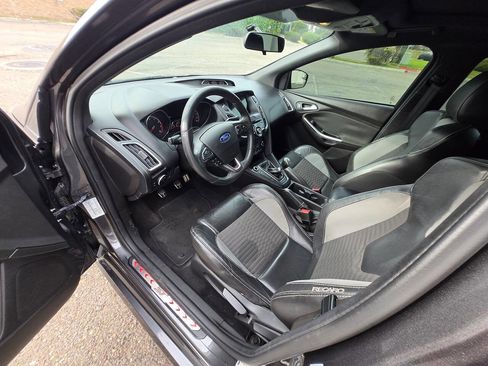 Used 2016 Ford Focus ST w/ Equipment Group 401A image 21
