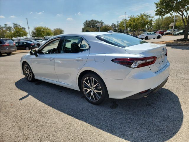 Used 2022 Toyota Camry XLE w/ Cold Weather Package FWD image 7