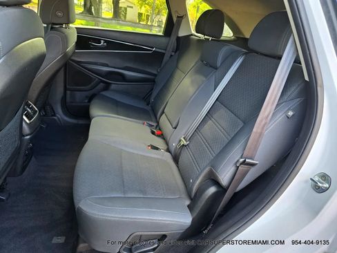 Used 2017 Kia Sorento FWD image 25