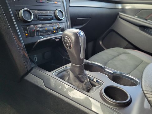 Used 2019 Ford Explorer XLT w/ Equipment Group 202A FWD image 29