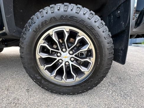 Used 2022 Chevrolet Colorado ZR2 AWD/4WD image 21