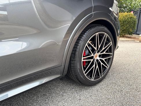 Used 2025 Porsche Cayenne GTS AWD/4WD image 25