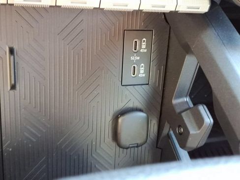 Used 2025 Toyota 4Runner Limited AWD/4WD image 12