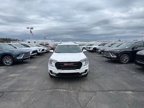 Certified 2023 GMC Terrain SLE w/ Driver Convenience Package AWD/4WD image 2