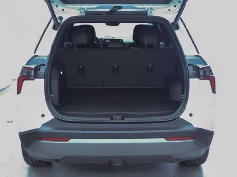 New 2026 Chevrolet Equinox LT w/ Convenience Package II FWD image 9
