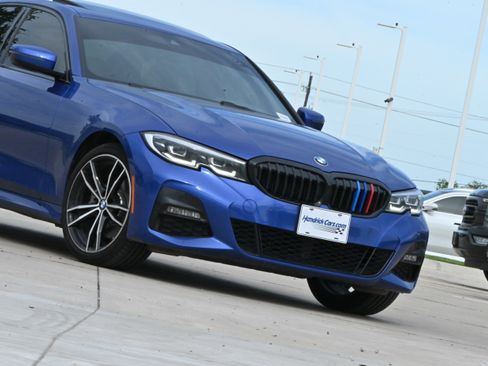 Used 2020 BMW 330i xDrive Sedan w/ M Sport Package AWD/4WD image 3