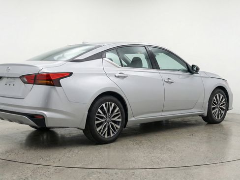 Used 2025 Nissan Altima 2.5 SV image 9