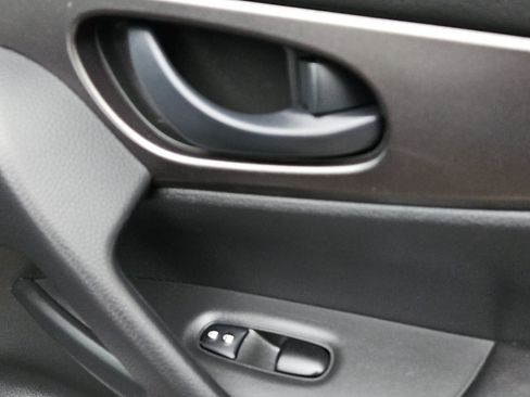 Used 2020 Nissan Rogue Sport S FWD image 30