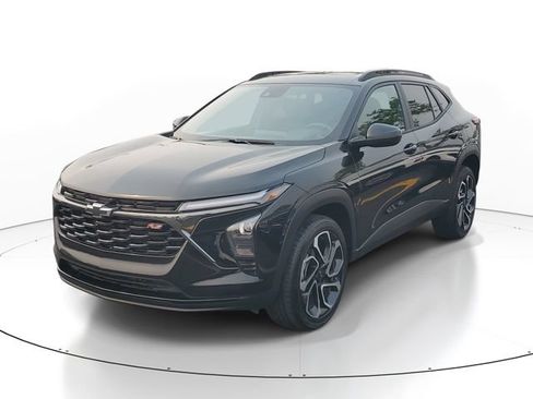 Used 2025 Chevrolet Trax RS w/ Sunroof Package FWD image 2