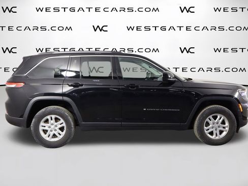 Used 2023 Jeep Grand Cherokee Laredo AWD/4WD image 45