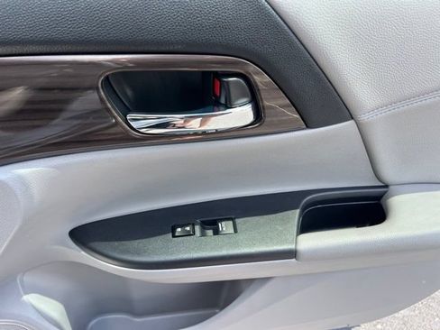 Used 2017 Honda Accord EX-L image 35