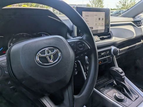 Used 2024 Toyota RAV4 LE AWD/4WD image 31