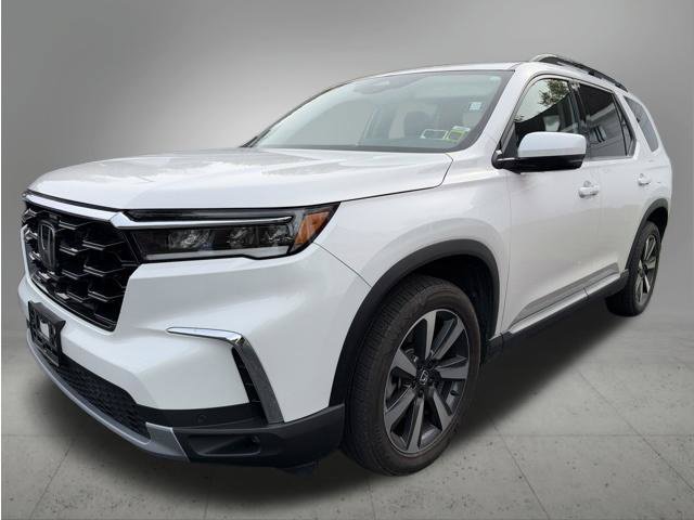 Used 2025 Honda Pilot Touring image 1