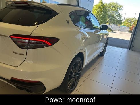 Used 2022 Maserati Levante Trofeo image 17