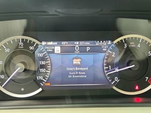 Used 2022 Land Rover Range Rover Velar R-Dynamic S image 37