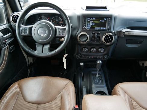 Used 2016 Jeep Wrangler Unlimited Sahara AWD/4WD image 13