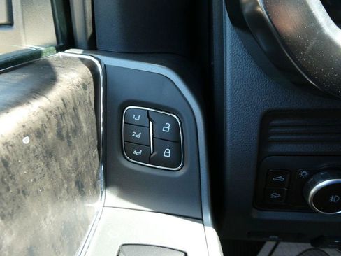 New 2026 Ford F250 Lariat w/ Black Appearance Package AWD/4WD image 21