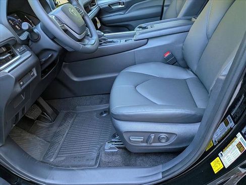 New 2026 Toyota Grand Highlander AWD image 4