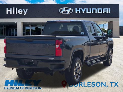 Used 2021 Chevrolet Silverado 2500 Custom w/ Custom Value Package AWD/4WD image 4