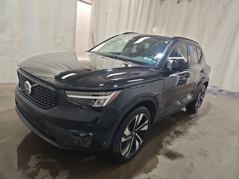 Used 2024 Volvo XC40 B5 Plus w/ Protection Package Premier image 1