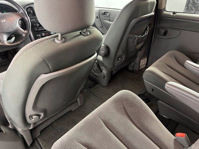 Used 2005 Dodge Grand Caravan SXT FWD image 9