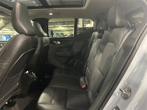 Certified 2025 Volvo XC40 B5 Core image 22