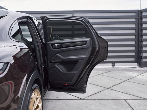 Used 2022 Porsche Cayenne Turbo GT image 24