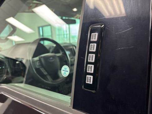 Used 2019 Ford F150 XLT w/ Equipment Group 302A Luxury AWD/4WD image 15