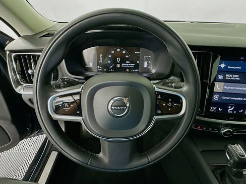 Used 2019 Volvo S60 T6 Momentum w/ Premium Package image 11