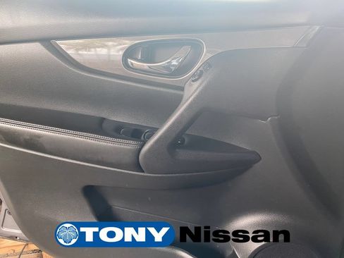 Used 2017 Nissan Rogue S w/ S Appearance Package FWD image 13